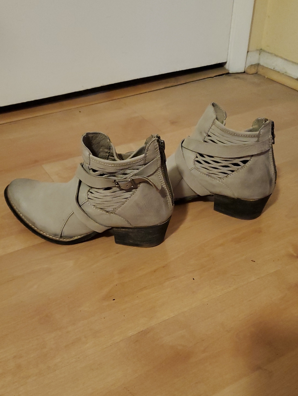 Women's Light Gray Cutout Ankle Boots